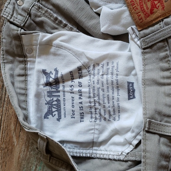 LEVI'S 559 Relaxed Straight Khaki Olive color 38W x 30L EUC - Picture 6 of 6